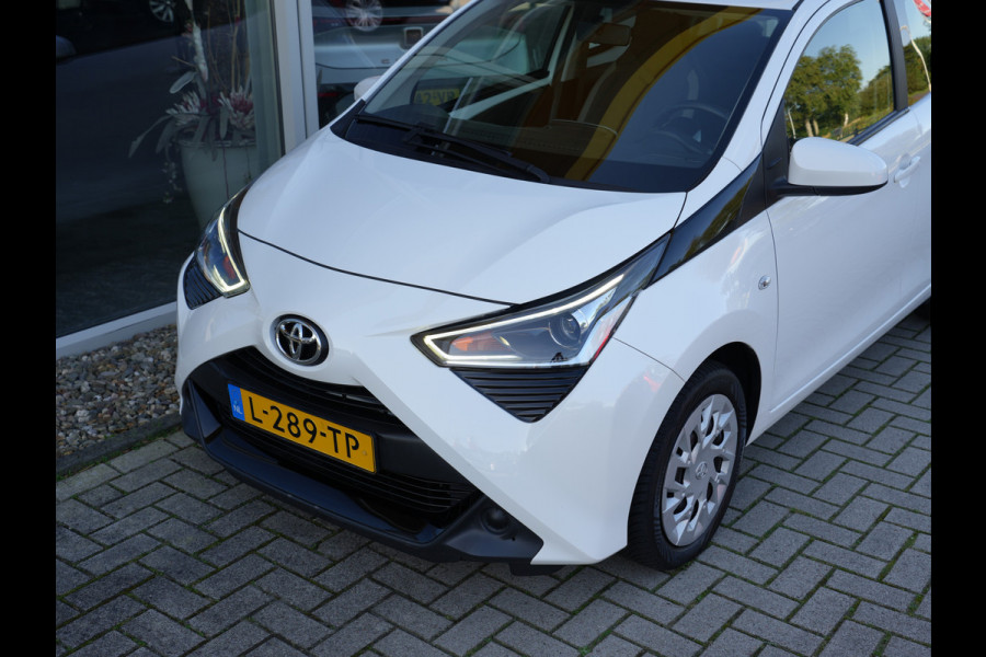 Toyota Aygo 1.0 VVT-i x-play | LED | Achteruitrijcamera | Apple Carplay/Android Auto |