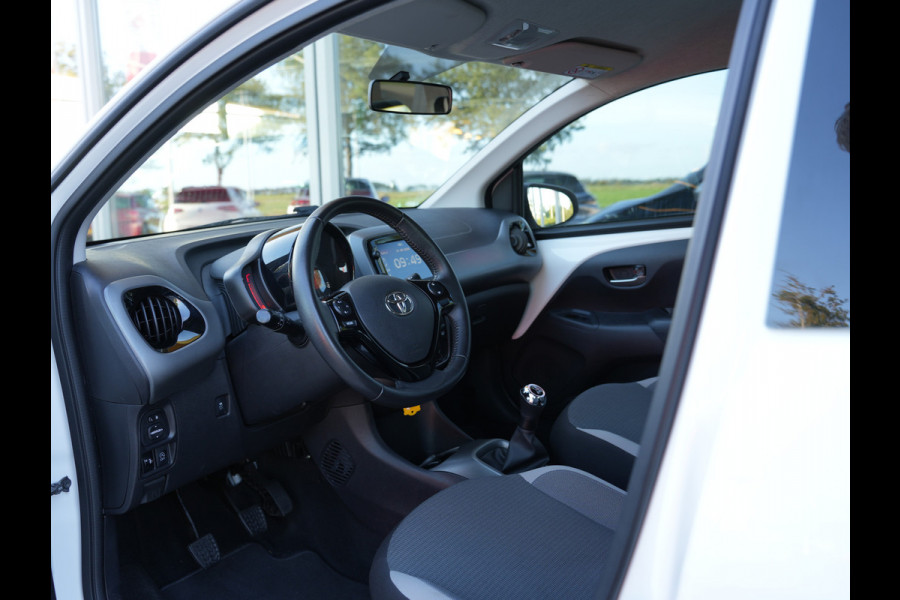 Toyota Aygo 1.0 VVT-i x-play | LED | Achteruitrijcamera | Apple Carplay/Android Auto |