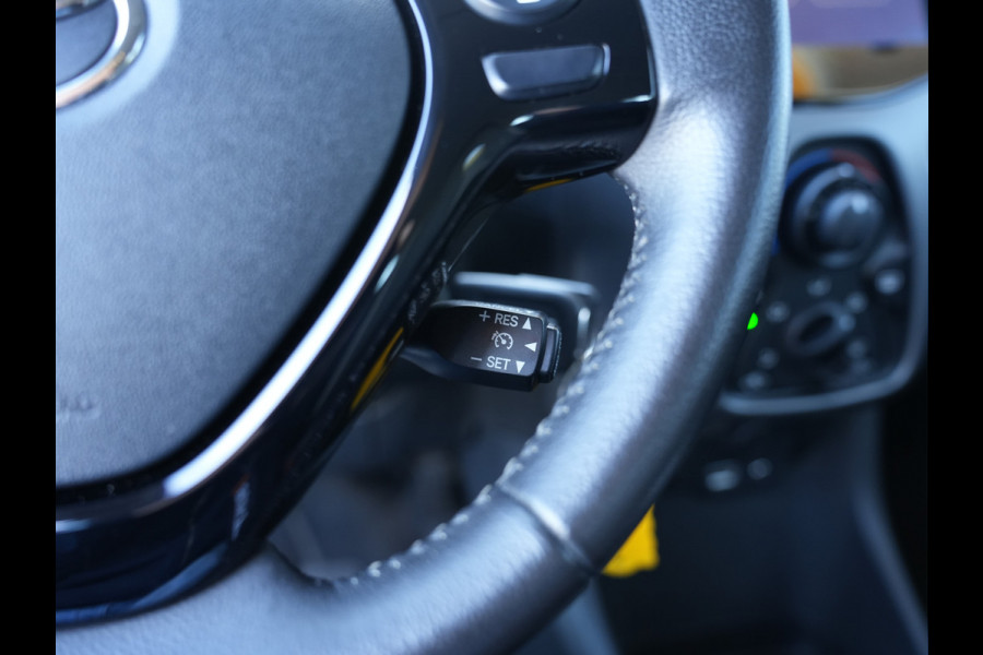 Toyota Aygo 1.0 VVT-i x-play | LED | Achteruitrijcamera | Apple Carplay/Android Auto |