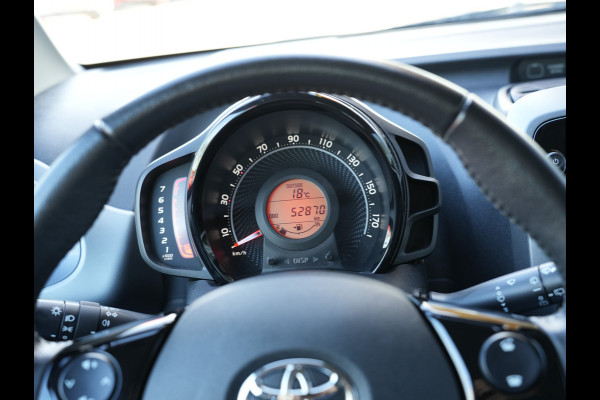 Toyota Aygo 1.0 VVT-i x-play | LED | Achteruitrijcamera | Apple Carplay/Android Auto |