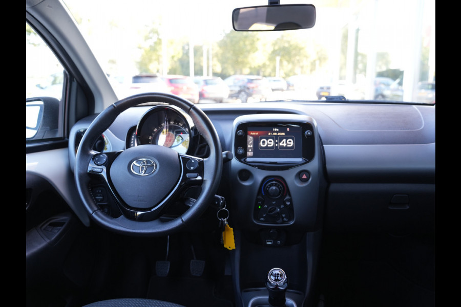 Toyota Aygo 1.0 VVT-i x-play | LED | Achteruitrijcamera | Apple Carplay/Android Auto |