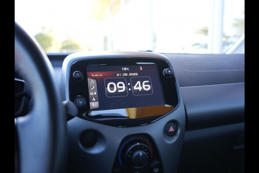 Toyota Aygo 1.0 VVT-i x-play | LED | Achteruitrijcamera | Apple Carplay/Android Auto |