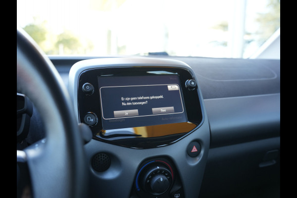 Toyota Aygo 1.0 VVT-i x-play | LED | Achteruitrijcamera | Apple Carplay/Android Auto |