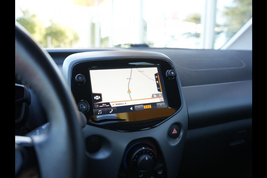 Toyota Aygo 1.0 VVT-i x-play | LED | Achteruitrijcamera | Apple Carplay/Android Auto |