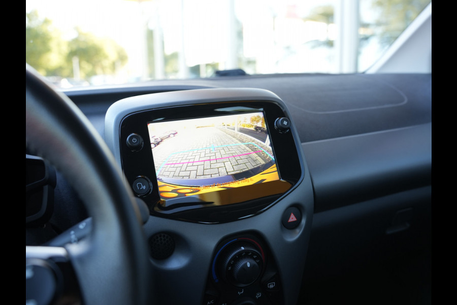 Toyota Aygo 1.0 VVT-i x-play | LED | Achteruitrijcamera | Apple Carplay/Android Auto |