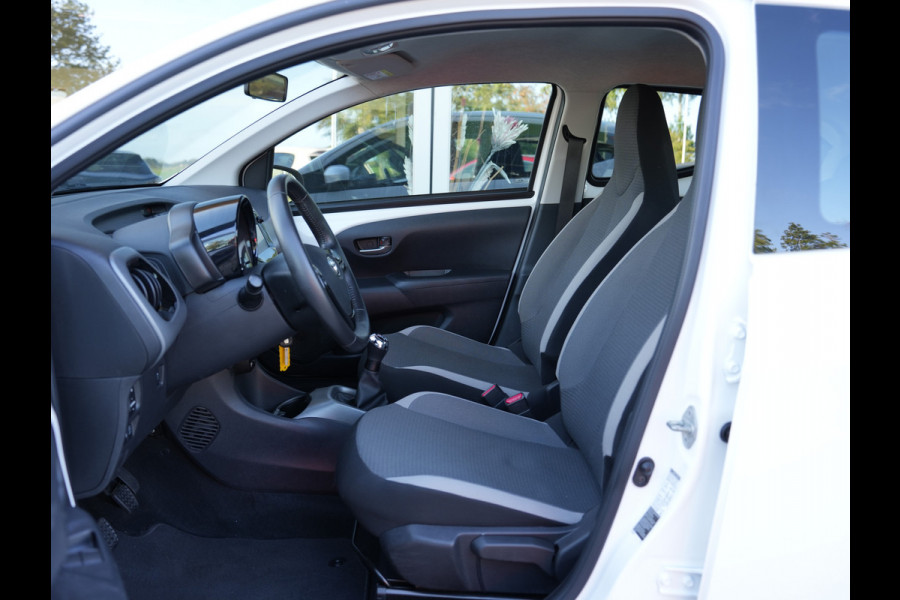 Toyota Aygo 1.0 VVT-i x-play | LED | Achteruitrijcamera | Apple Carplay/Android Auto |