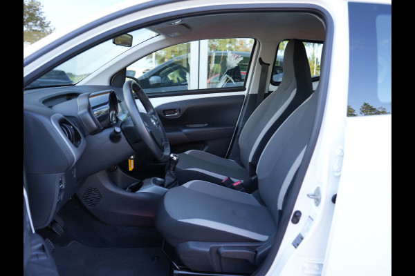 Toyota Aygo 1.0 VVT-i x-play | LED | Achteruitrijcamera | Apple Carplay/Android Auto |