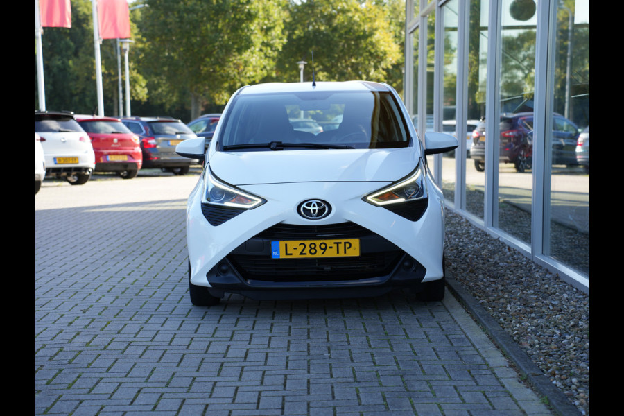 Toyota Aygo 1.0 VVT-i x-play | LED | Achteruitrijcamera | Apple Carplay/Android Auto |
