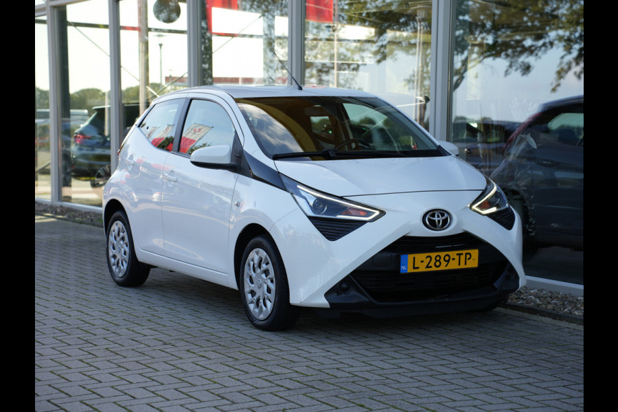 Toyota Aygo 1.0 VVT-i x-play | LED | Achteruitrijcamera | Apple Carplay/Android Auto |
