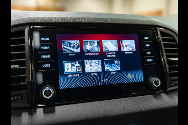 Škoda Karoq 1.5 TSI DSG ACT Sportline, Facelift, Pano, ACC, Apple Carplay, Cam, PDC, Ambiënte Light, Clima, Voll Onderhouden