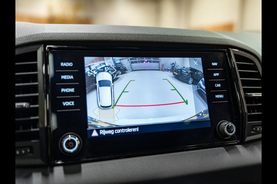 Škoda Karoq 1.5 TSI DSG ACT Sportline, Facelift, Pano, ACC, Apple Carplay, Cam, PDC, Ambiënte Light, Clima, Voll Onderhouden