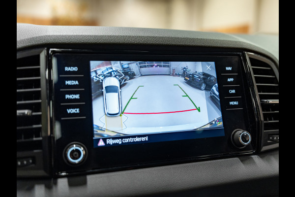 Škoda Karoq 1.5 TSI DSG ACT Sportline, Facelift, Pano, ACC, Apple Carplay, Cam, PDC, Ambiënte Light, Clima, Voll Onderhouden