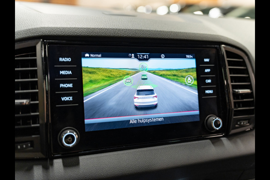 Škoda Karoq 1.5 TSI DSG ACT Sportline, Facelift, Pano, ACC, Apple Carplay, Cam, PDC, Ambiënte Light, Clima, Voll Onderhouden