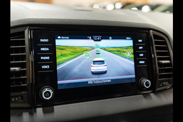 Škoda Karoq 1.5 TSI DSG ACT Sportline, Facelift, Pano, ACC, Apple Carplay, Cam, PDC, Ambiënte Light, Clima, Voll Onderhouden
