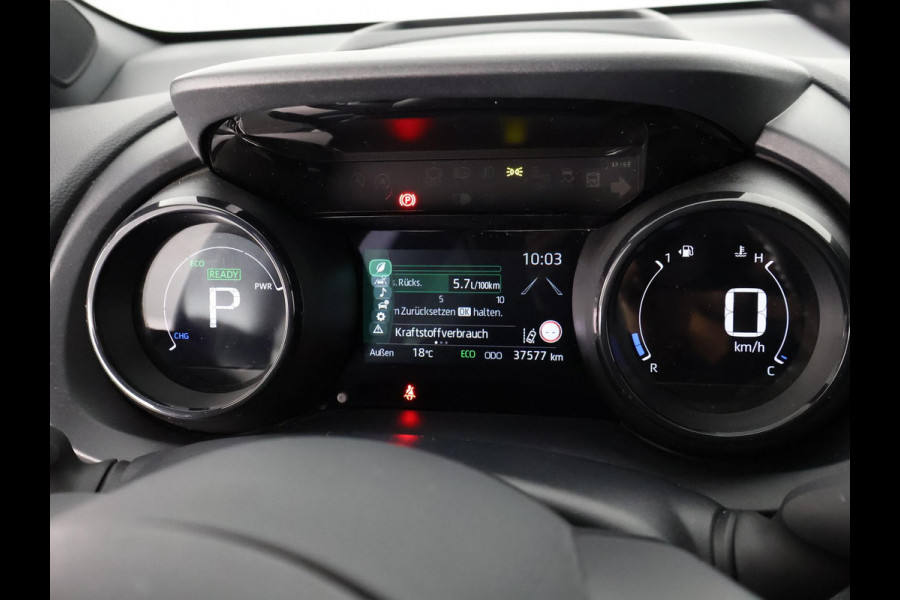 Toyota Yaris 1.5 Hybrid Executive Bi-Tone | Stoelverwarming | Navigatie | Parkeersenoren | Apple Carplay & AndroidAUTO |