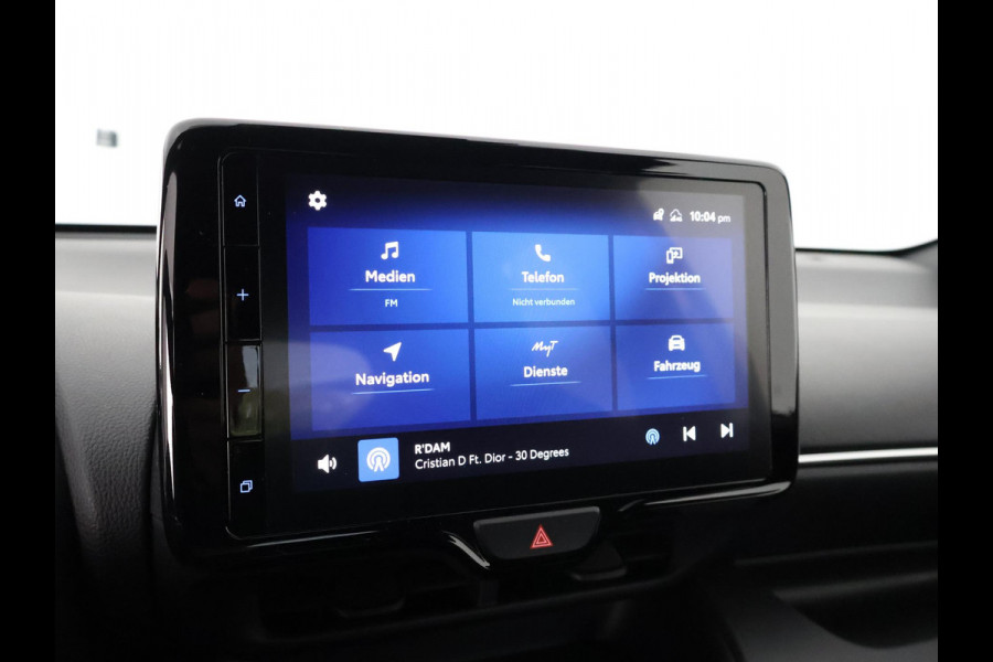 Toyota Yaris 1.5 Hybrid Executive Bi-Tone | Stoelverwarming | Navigatie | Parkeersenoren | Apple Carplay & AndroidAUTO |