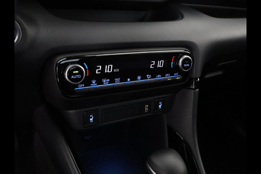 Toyota Yaris 1.5 Hybrid Executive Bi-Tone | Stoelverwarming | Navigatie | Parkeersenoren | Apple Carplay & AndroidAUTO |