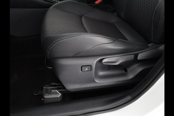 Toyota Yaris 1.5 Hybrid Executive Bi-Tone | Stoelverwarming | Navigatie | Parkeersenoren | Apple Carplay & AndroidAUTO |