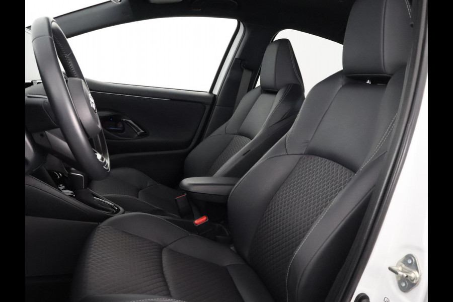 Toyota Yaris 1.5 Hybrid Executive Bi-Tone | Stoelverwarming | Navigatie | Parkeersenoren | Apple Carplay & AndroidAUTO |