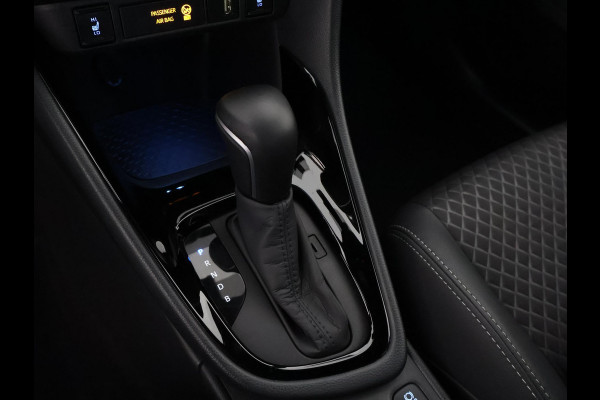 Toyota Yaris 1.5 Hybrid Executive Bi-Tone | Stoelverwarming | Navigatie | Parkeersenoren | Apple Carplay & AndroidAUTO |