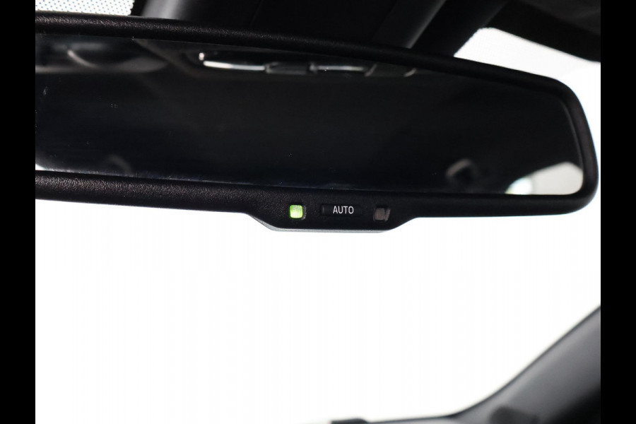 Toyota Yaris 1.5 Hybrid Executive Bi-Tone | Stoelverwarming | Navigatie | Parkeersenoren | Apple Carplay & AndroidAUTO |