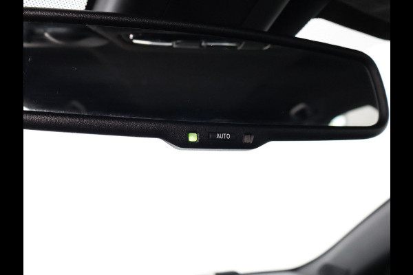 Toyota Yaris 1.5 Hybrid Executive Bi-Tone | Stoelverwarming | Navigatie | Parkeersenoren | Apple Carplay & AndroidAUTO |