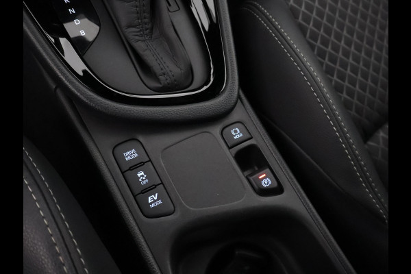 Toyota Yaris 1.5 Hybrid Executive Bi-Tone | Stoelverwarming | Navigatie | Parkeersenoren | Apple Carplay & AndroidAUTO |