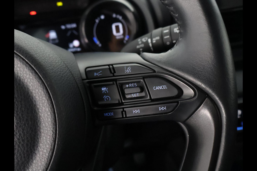 Toyota Yaris 1.5 Hybrid Executive Bi-Tone | Stoelverwarming | Navigatie | Parkeersenoren | Apple Carplay & AndroidAUTO |