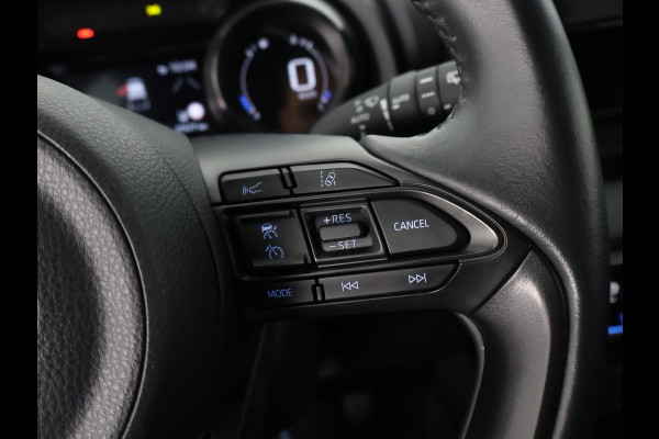 Toyota Yaris 1.5 Hybrid Executive Bi-Tone | Stoelverwarming | Navigatie | Parkeersenoren | Apple Carplay & AndroidAUTO |