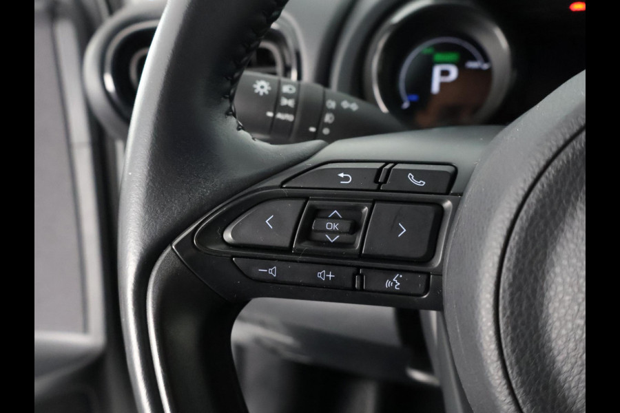 Toyota Yaris 1.5 Hybrid Executive Bi-Tone | Stoelverwarming | Navigatie | Parkeersenoren | Apple Carplay & AndroidAUTO |