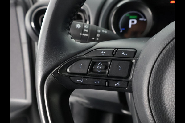 Toyota Yaris 1.5 Hybrid Executive Bi-Tone | Stoelverwarming | Navigatie | Parkeersenoren | Apple Carplay & AndroidAUTO |