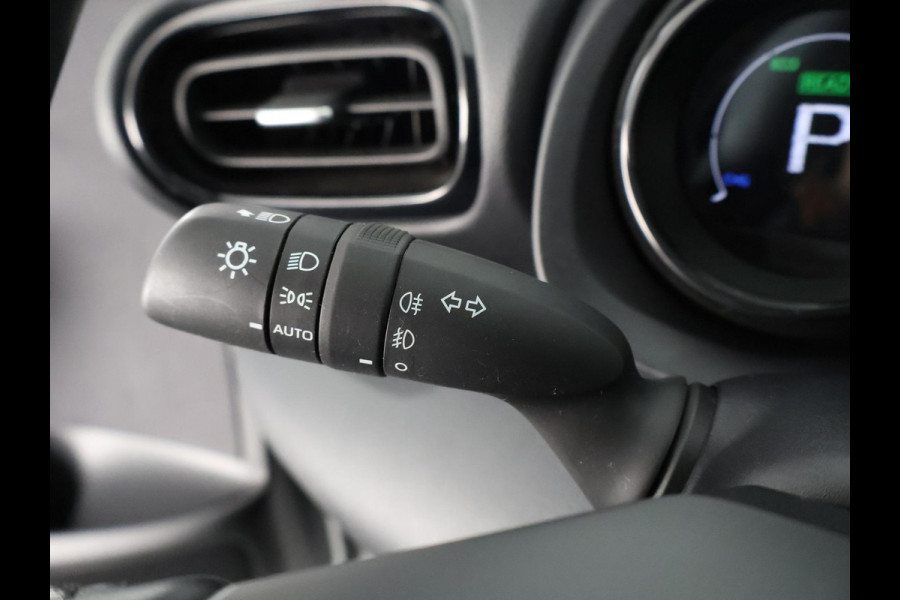 Toyota Yaris 1.5 Hybrid Executive Bi-Tone | Stoelverwarming | Navigatie | Parkeersenoren | Apple Carplay & AndroidAUTO |