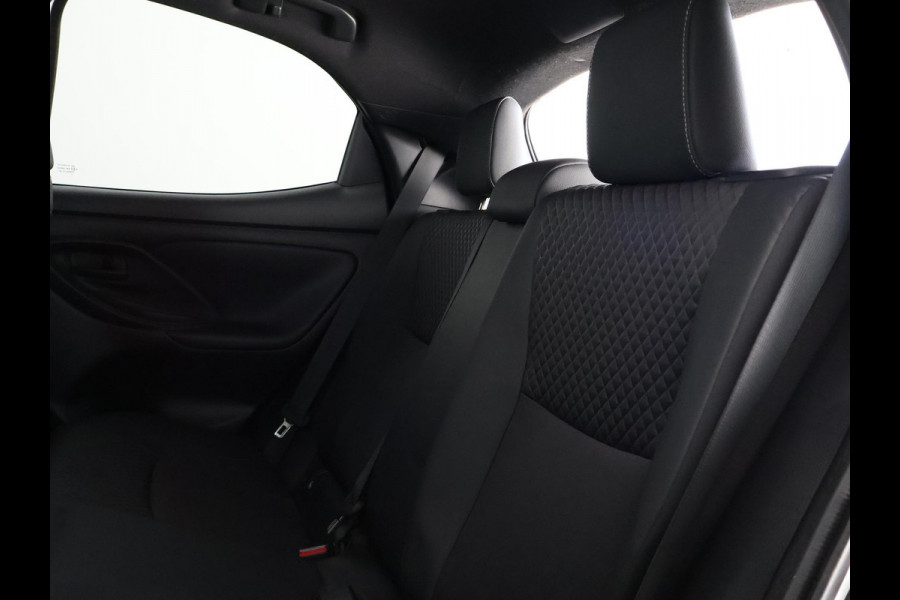 Toyota Yaris 1.5 Hybrid Executive Bi-Tone | Stoelverwarming | Navigatie | Parkeersenoren | Apple Carplay & AndroidAUTO |