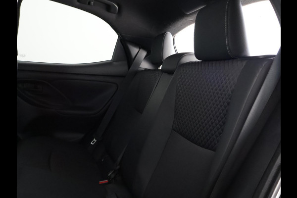 Toyota Yaris 1.5 Hybrid Executive Bi-Tone | Stoelverwarming | Navigatie | Parkeersenoren | Apple Carplay & AndroidAUTO |