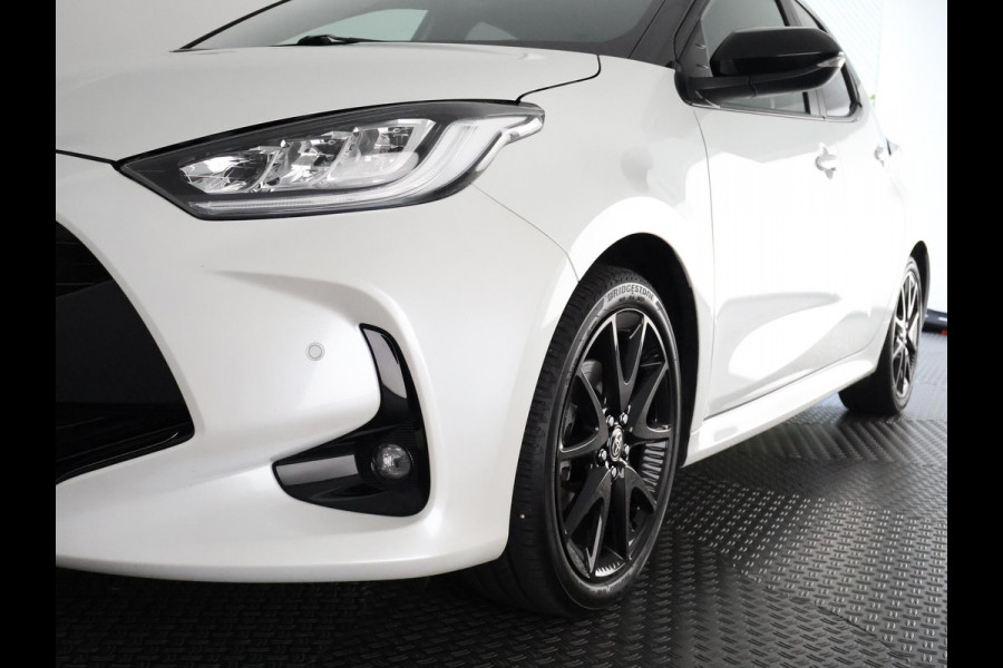 Toyota Yaris 1.5 Hybrid Executive Bi-Tone | Stoelverwarming | Navigatie | Parkeersenoren | Apple Carplay & AndroidAUTO |