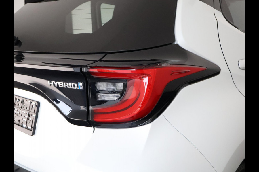 Toyota Yaris 1.5 Hybrid Executive Bi-Tone | Stoelverwarming | Navigatie | Parkeersenoren | Apple Carplay & AndroidAUTO |
