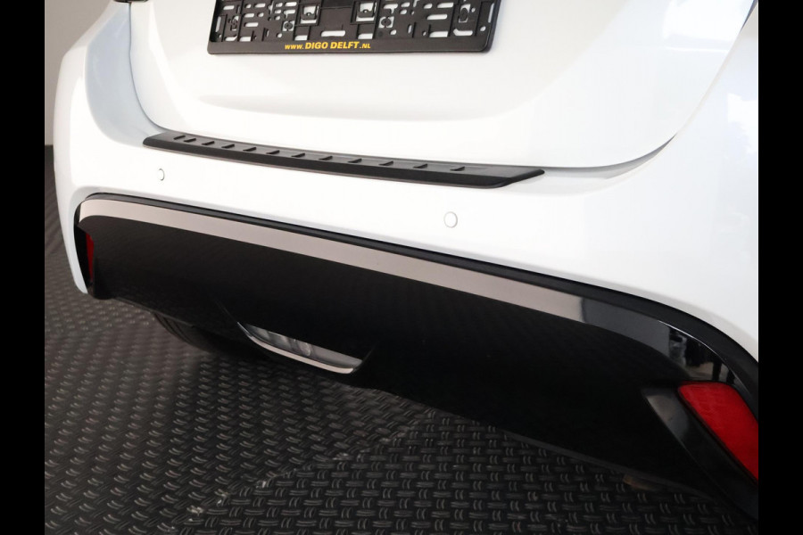 Toyota Yaris 1.5 Hybrid Executive Bi-Tone | Stoelverwarming | Navigatie | Parkeersenoren | Apple Carplay & AndroidAUTO |