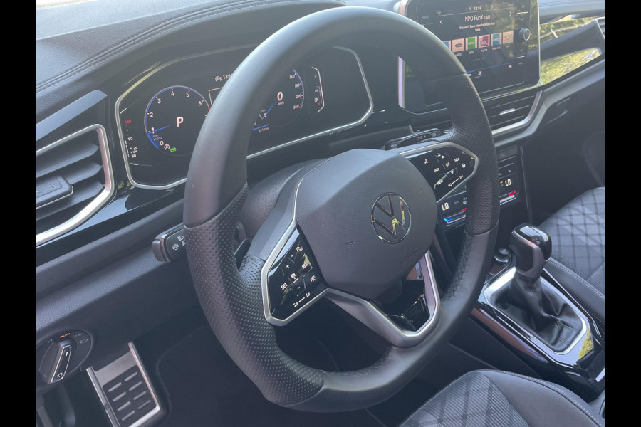 Volkswagen T-Roc 1.5 TSI 150pk DSG R-Line Navigatie Apple Carplay / Android Auto Parkeersensoren Afneembare trekhaak Park Assist Adaptive Cruise Control Elektrische achterklep Stoel- en stuurverwarming Climate Control Ledverlichting Virtual Cockpit