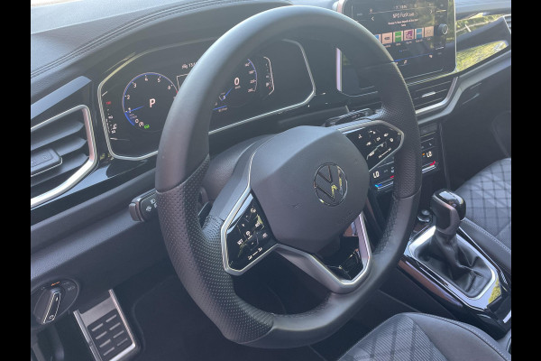 Volkswagen T-Roc 1.5 TSI 150pk DSG R-Line Navigatie Apple Carplay / Android Auto Parkeersensoren Afneembare trekhaak Park Assist Adaptive Cruise Control Elektrische achterklep Stoel- en stuurverwarming Climate Control Ledverlichting Virtual Cockpit