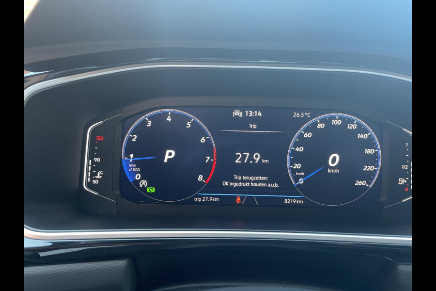 Volkswagen T-Roc 1.5 TSI 150pk DSG R-Line Navigatie Apple Carplay / Android Auto Parkeersensoren Afneembare trekhaak Park Assist Adaptive Cruise Control Elektrische achterklep Stoel- en stuurverwarming Climate Control Ledverlichting Virtual Cockpit