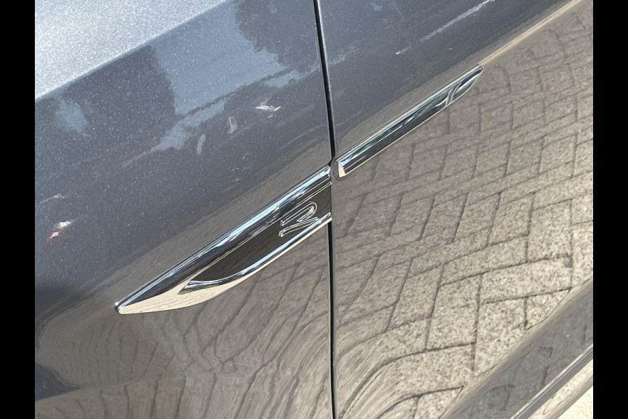 Volkswagen T-Roc 1.5 TSI 150pk DSG R-Line Navigatie Apple Carplay / Android Auto Parkeersensoren Afneembare trekhaak Park Assist Adaptive Cruise Control Elektrische achterklep Stoel- en stuurverwarming Climate Control Ledverlichting Virtual Cockpit