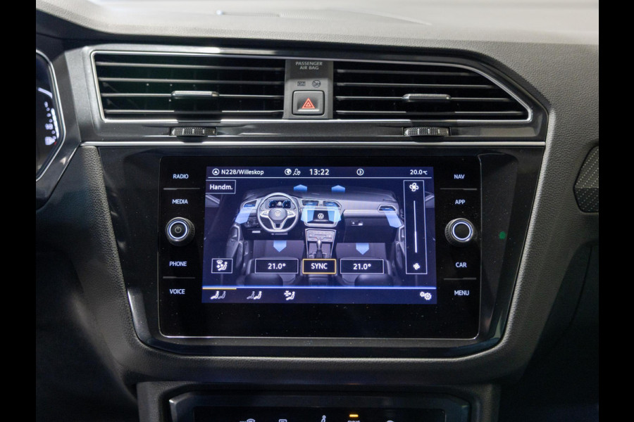 Volkswagen Tiguan 1.5 TSI 2x R-Line Business+ / 150pk / Trekhaak / NAP / Rondomzicht camera / Keyless /