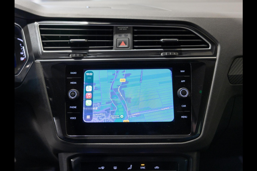 Volkswagen Tiguan 1.5 TSI 2x R-Line Business+ / 150pk / Trekhaak / NAP / Rondomzicht camera / Keyless /