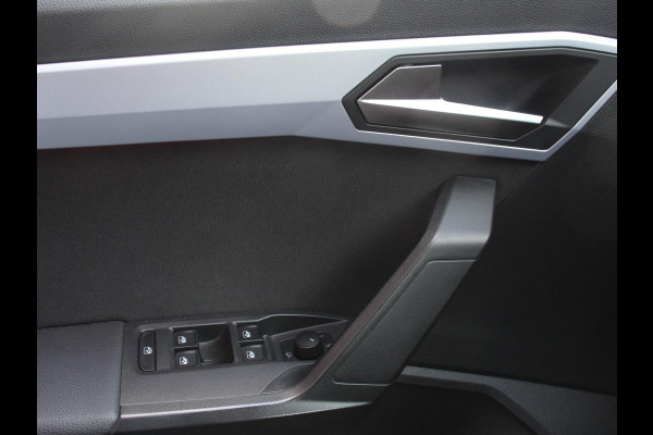 Seat Ibiza 1.0 TSI 110pk DSG FR Automaat Navigatie Apple Carplay/Android Auto Camera Parkeersensoren Adaptive cruise control Keyless Entry/Start Virtual Cockpit Stoelverwarming Ledverlichting Getinte ramen