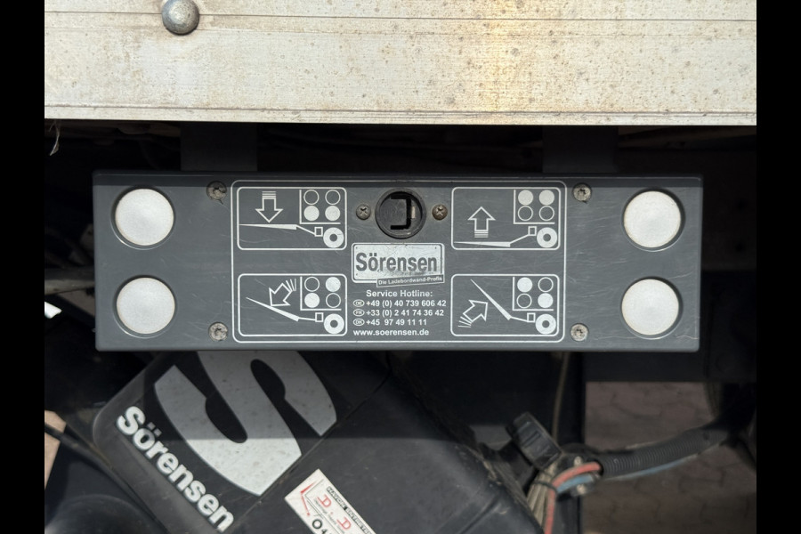 Iveco Daily 35C16 3.0 160PK Bakwagen Laadklep Zijdeur Camera Climate Control Bluetooth Luchtgeveerde stoel Meubelbak Koffer