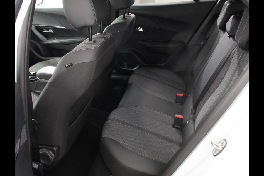 Peugeot 2008 1.2 Hybrid 136 pk Automaat Allure Navigatie Apple Carplay/Android Auto Climate Control Led Parkeer sensoren Cruise Control Stoelverwarming