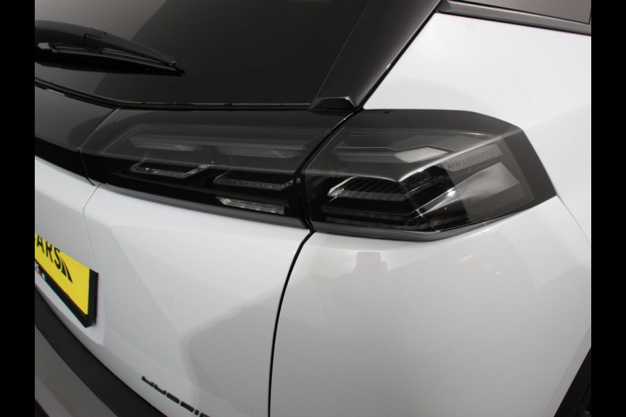 Peugeot 2008 1.2 Hybrid 136 pk Automaat Allure Navigatie Apple Carplay/Android Auto Climate Control Led Parkeer sensoren Cruise Control Stoelverwarming