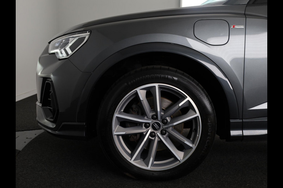 Audi Q3 Sportback 45 TFSI e S Edition 245pk | Panoramadak | Navigatie | Stoelverwarming | Afgevlakt stuurwiel | Parkeercamera