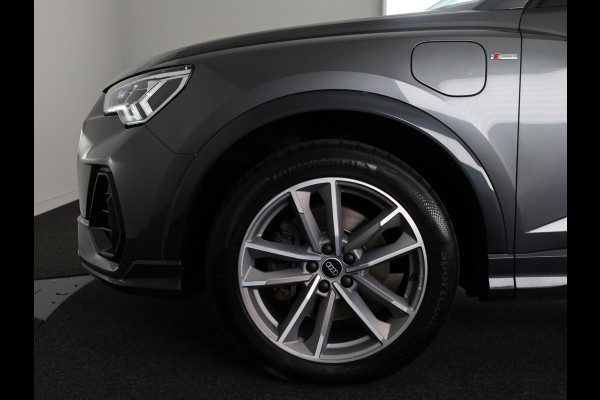 Audi Q3 Sportback 45 TFSI e S Edition 245pk | Panoramadak | Navigatie | Stoelverwarming | Afgevlakt stuurwiel | Parkeercamera