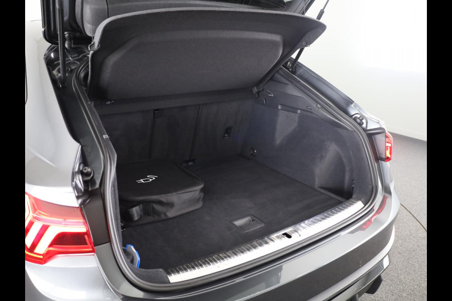 Audi Q3 Sportback 45 TFSI e S Edition 245pk | Panoramadak | Navigatie | Stoelverwarming | Afgevlakt stuurwiel | Parkeercamera